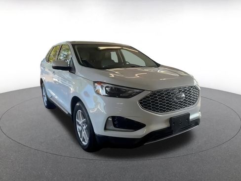 Used 2024 Ford Edge SEL image 3