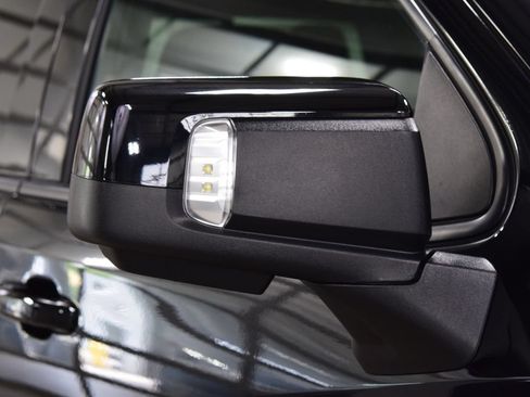 Used 2025 Chevrolet Silverado 1500 High Country w/ Midnight Edition AWD/4WD image 15