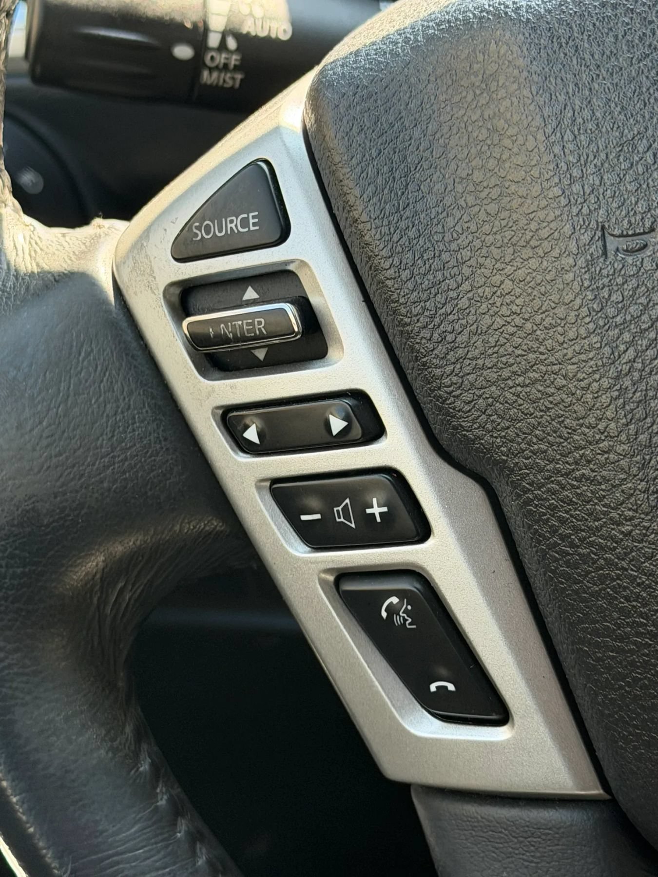 Used 2017 Nissan Titan SL AWD/4WD image 18