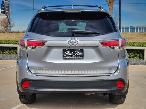 Used 2016 Toyota Highlander XLE image 12