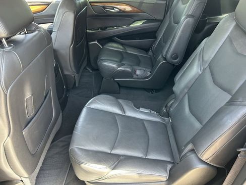 Used 2017 Cadillac Escalade ESV Luxury w/ LPO, Radiant Package AWD/4WD image 18