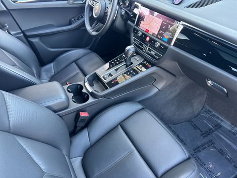 Used 2026 Porsche Macan AWD/4WD image 16