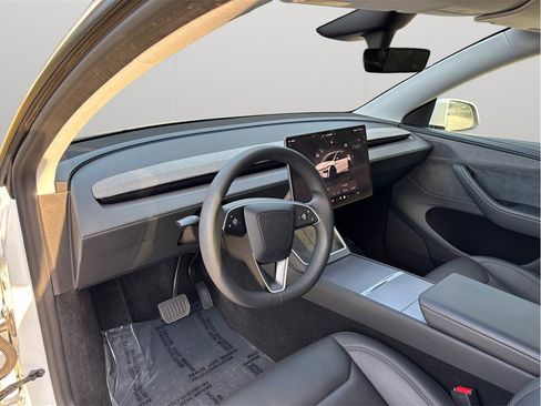 Used 2026 Tesla Model Y Long Range image 6