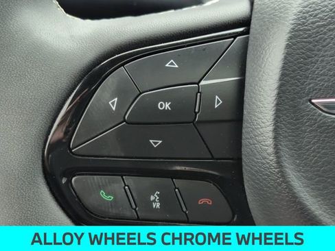 Used 2025 Chrysler Pacifica Limited FWD image 19