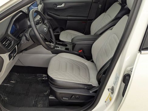 Certified 2023 Ford Escape Platinum w/ Premium Technology Package image 5