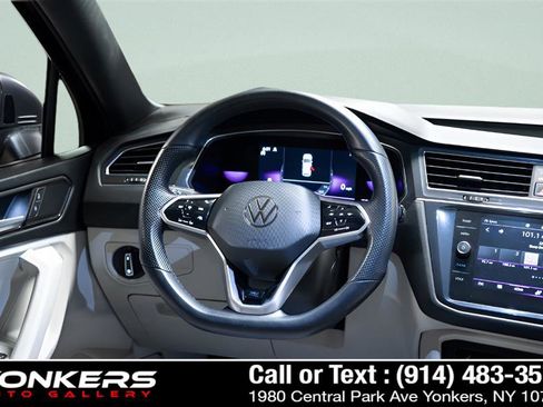 Used 2022 Volkswagen Tiguan SE R-Line image 47