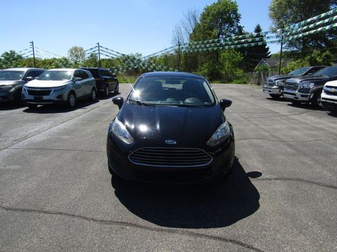 Used 2017 Ford Fiesta SE FWD image 2