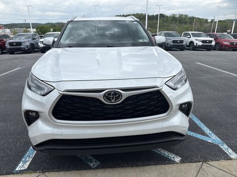 Used 2023 Toyota Highlander XLE AWD/4WD image 8