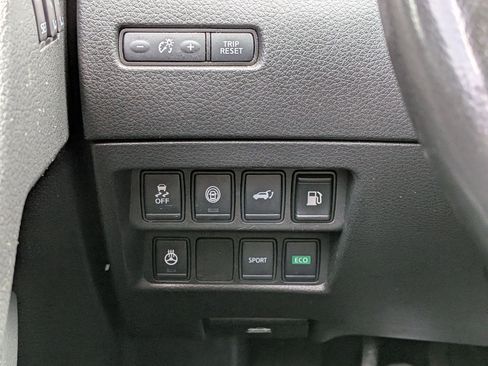 Used 2018 Nissan Rogue SL image 15