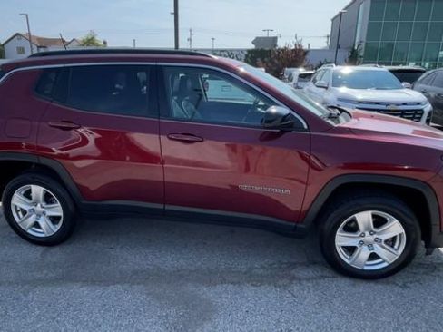 Used 2022 Jeep Compass Latitude AWD/4WD image 3