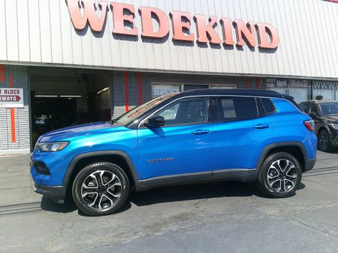 Used 2023 Jeep Compass Limited w/ Sun and Sound Group AWD/4WD image 3