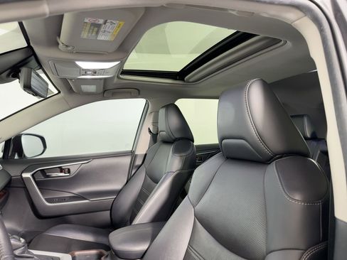 Used 2020 Toyota RAV4 Limited image 14