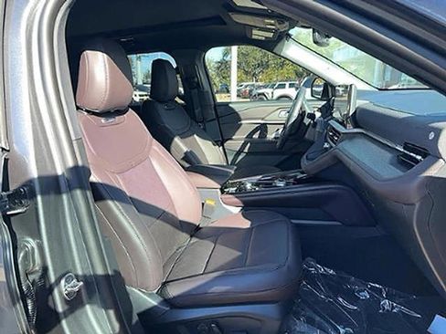 New 2026 Ford Explorer Platinum image 16