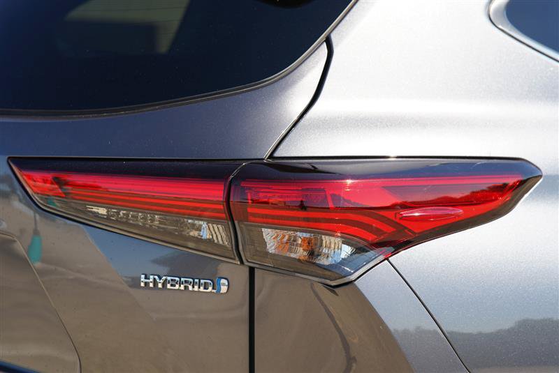 Used 2020 Toyota Highlander XLE AWD/4WD image 37