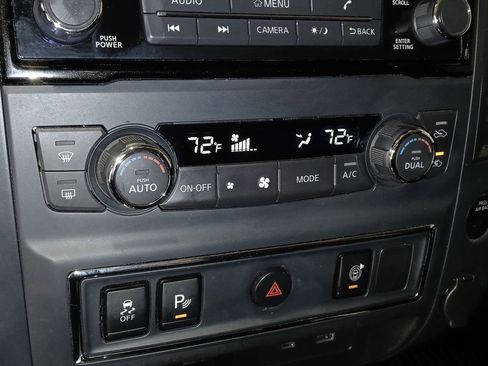 Used 2024 Nissan Titan SV w/ SV Convenience Package image 21