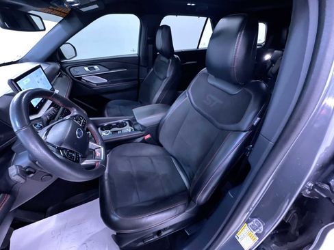 Used 2025 Ford Explorer ST image 6