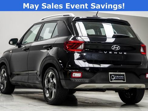 Used 2023 Hyundai Venue SEL FWD image 10