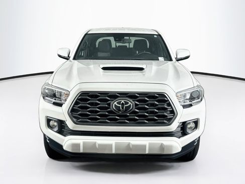 Used 2022 Toyota Tacoma TRD Sport w/ Technology Package RWD image 2