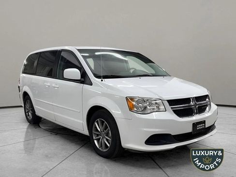 Used 2016 Dodge Grand Caravan SE image 3