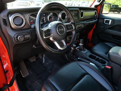 Used 2018 Jeep Wrangler Unlimited Rubicon w/ Cold Weather Group AWD/4WD image 3