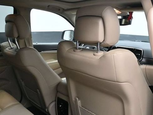 Used 2021 Jeep Grand Cherokee Limited AWD/4WD image 13