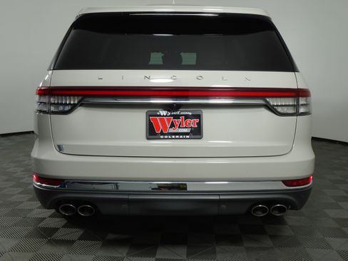 Used 2020 Lincoln Aviator Reserve w/ Class IV Trailer Tow Package image 45