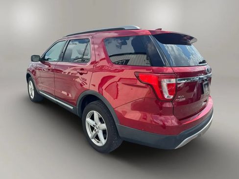 Used 2016 Ford Explorer XLT w/ Equipment Group 202A AWD/4WD image 8