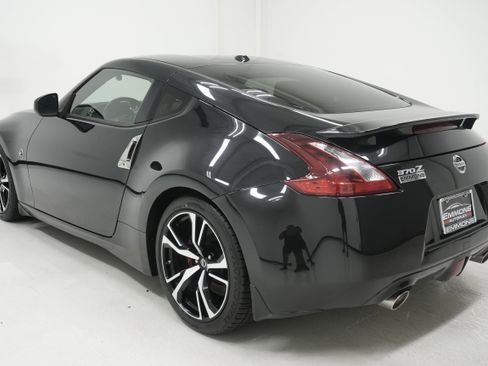 Used 2018 Nissan 370Z Coupe RWD image 5
