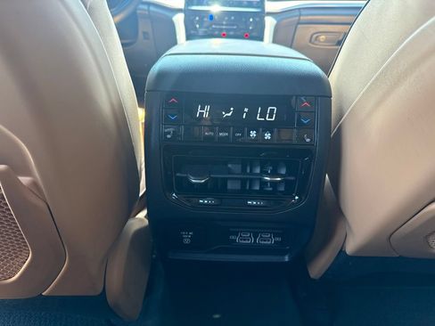 Used 2022 Jeep Grand Cherokee Summit AWD/4WD image 19