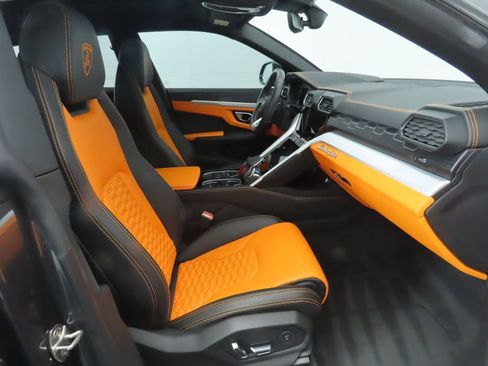Used 2020 Lamborghini Urus image 21