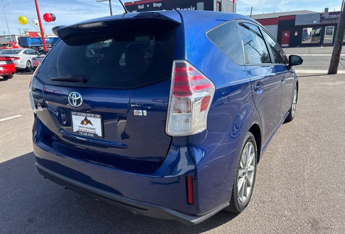 Used 2017 Toyota Prius V Five FWD image 7