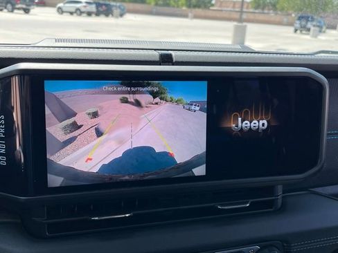 Used 2024 Jeep Wrangler Unlimited Rubicon 4xe AWD/4WD image 18