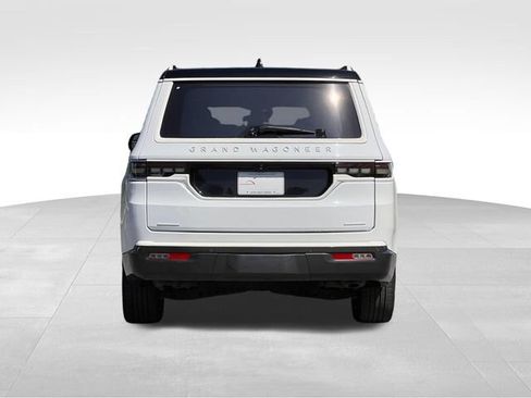 Used 2022 Jeep Grand Wagoneer Series III w/ Rear Seat Video Group 1 AWD/4WD image 4