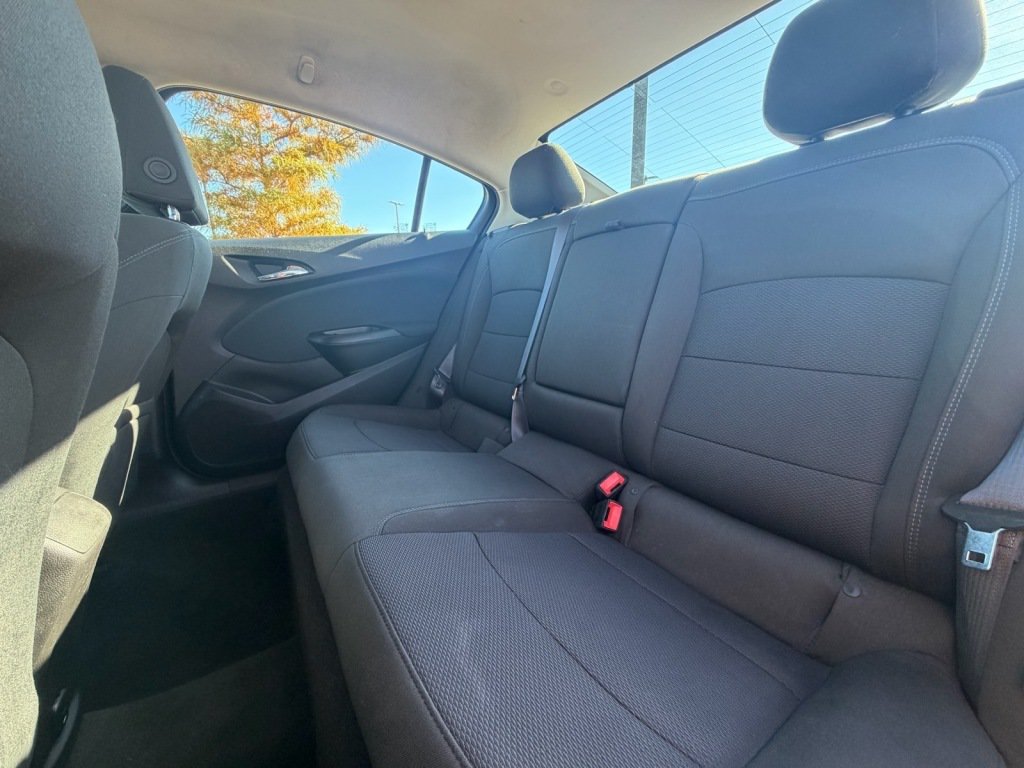 Used 2017 Chevrolet Cruze LT w/ Convenience Package FWD image 6