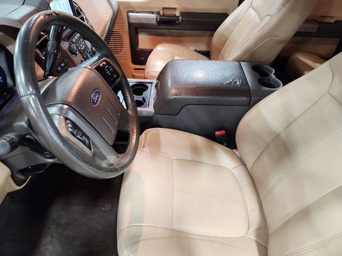 Used 2015 Ford F250 Lariat w/ Chrome Package image 28