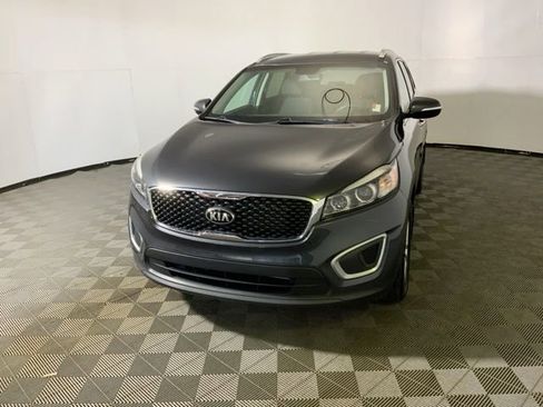 Used 2018 Kia Sorento AWD image 3