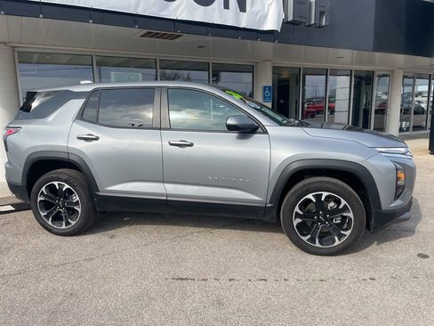 Used 2026 Chevrolet Equinox LT w/ Convenience Package II image 2