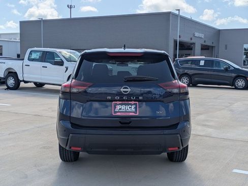 Used 2024 Nissan Rogue SV FWD image 7