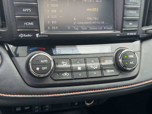 Used 2018 Toyota RAV4 SE w/ Power Extra Value Package image 22