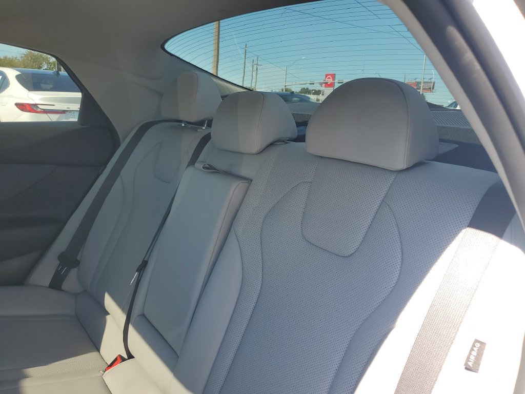 Used 2026 Hyundai Elantra Limited FWD image 23