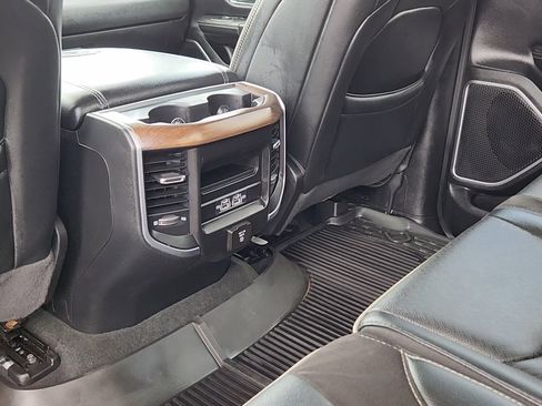 Used 2022 RAM 1500 Laramie AWD/4WD image 16