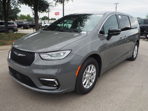 New 2025 Chrysler Pacifica Select w/ Uconnect Theater Family Group image 2