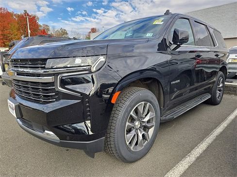 Used 2022 Chevrolet Tahoe LT w/ Luxury Package image 3