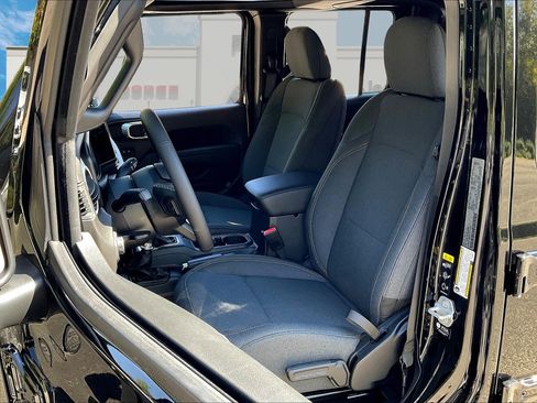 New 2025 Jeep Gladiator Willys image 9