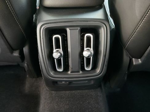 Used 2022 Volvo XC40 T5 Momentum image 20