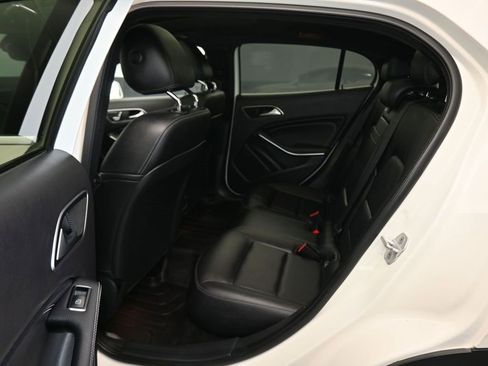 Used 2018 Mercedes-Benz GLA 250 4MATIC image 32