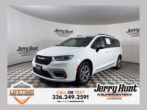 Used 2023 Chrysler Pacifica Limited FWD image 1