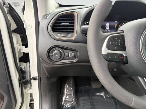 Used 2023 Jeep Renegade Latitude AWD/4WD image 16