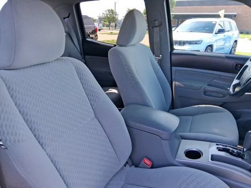 Used 2011 Toyota Tacoma 4x4 Double Cab w/ SR5 Pkg #2 image 14