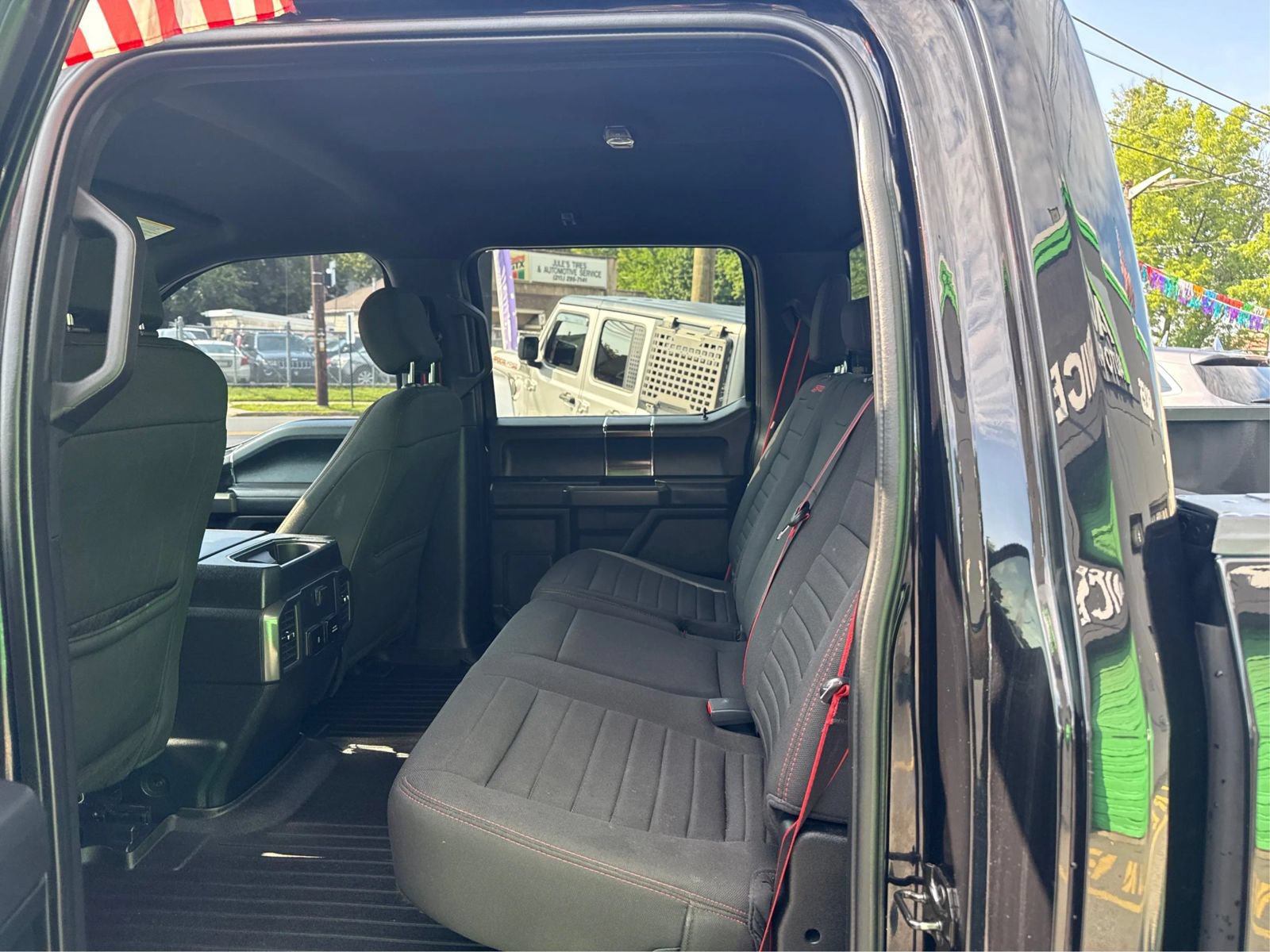 Used 2019 Ford F150 XLT w/ Equipment Group 302A Luxury AWD/4WD image 10